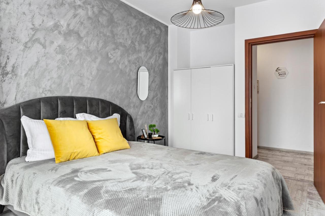Cozy Special City Center - Old Town Apartment With Terrace Bukarest Exteriör bild