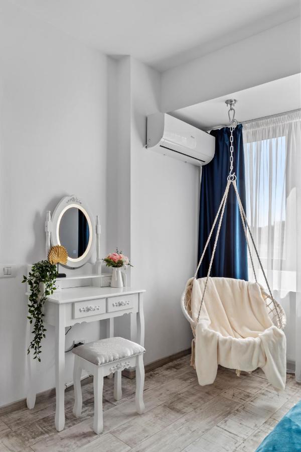 Cozy Special City Center - Old Town Apartment With Terrace Bukarest Exteriör bild